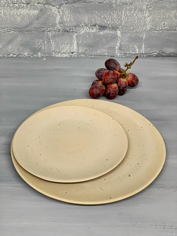 Roberta Dinner Plate (natural rim)